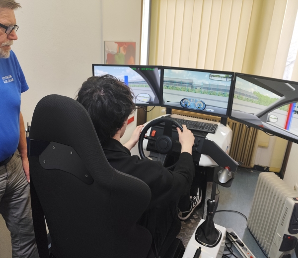 PROFESIONALNI SIMULATOR VOŽNJE